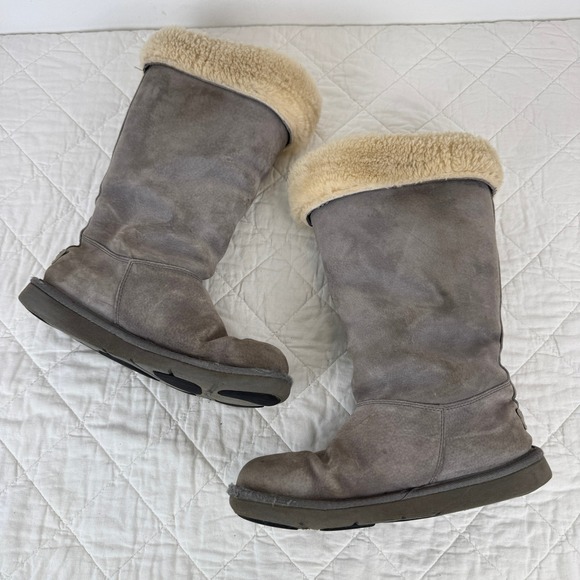 UGG Australia Tall Lace Up Sheepskin Lined Boots Women Size 8 Gray Suede - Picture 2 of 12